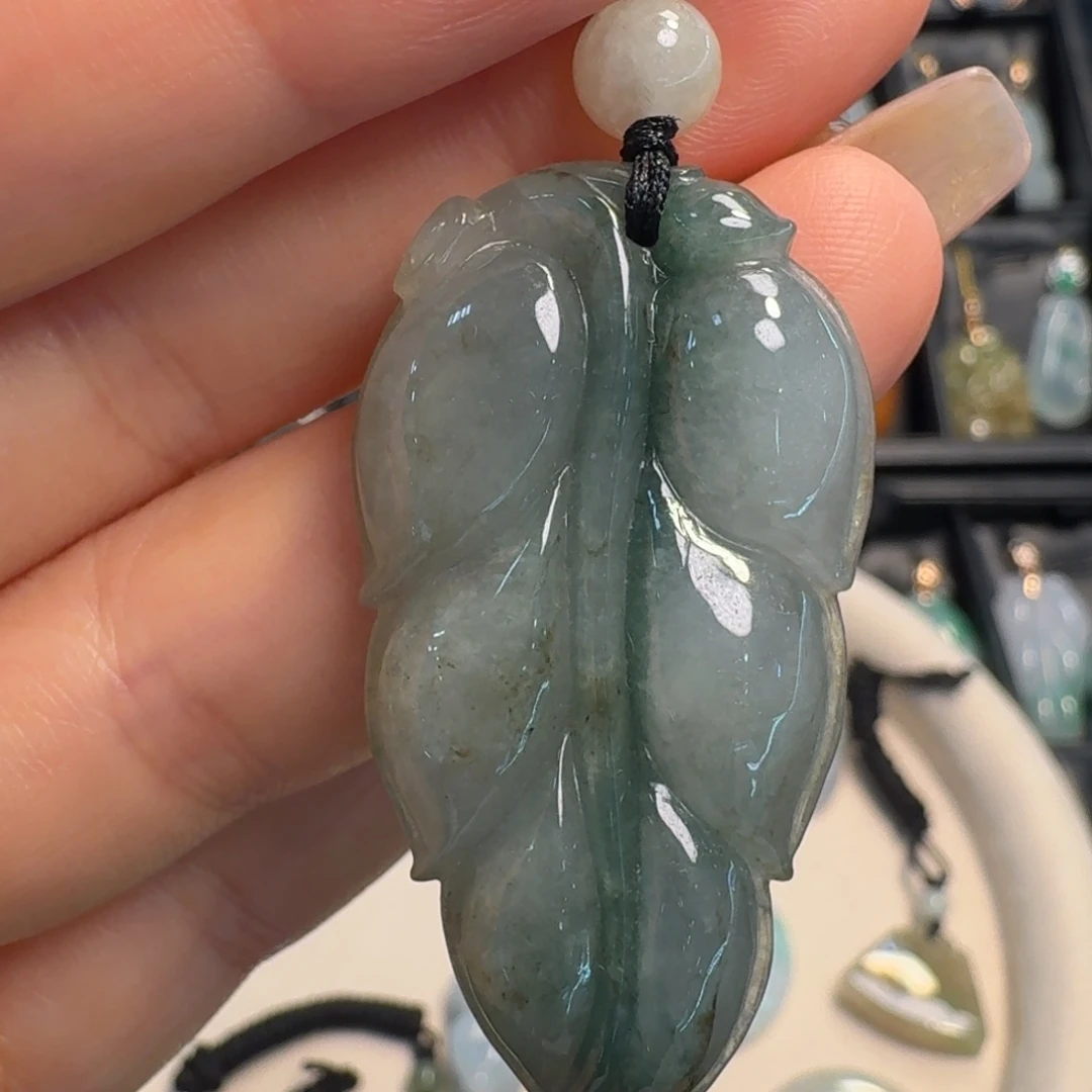 翡翠未镶嵌颈饰叶子