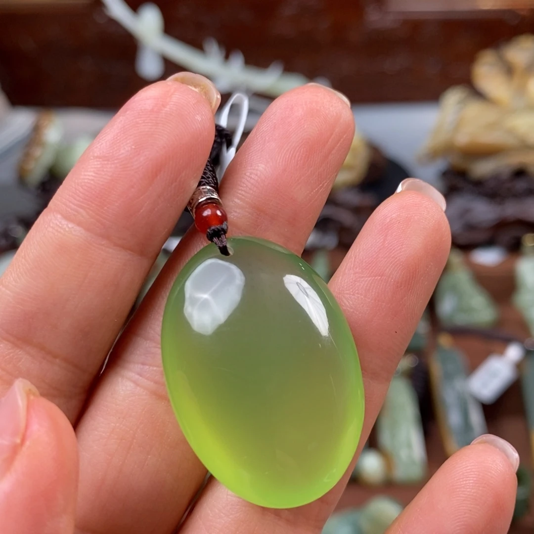 凡***枚未镶嵌蛇纹石玉挂件