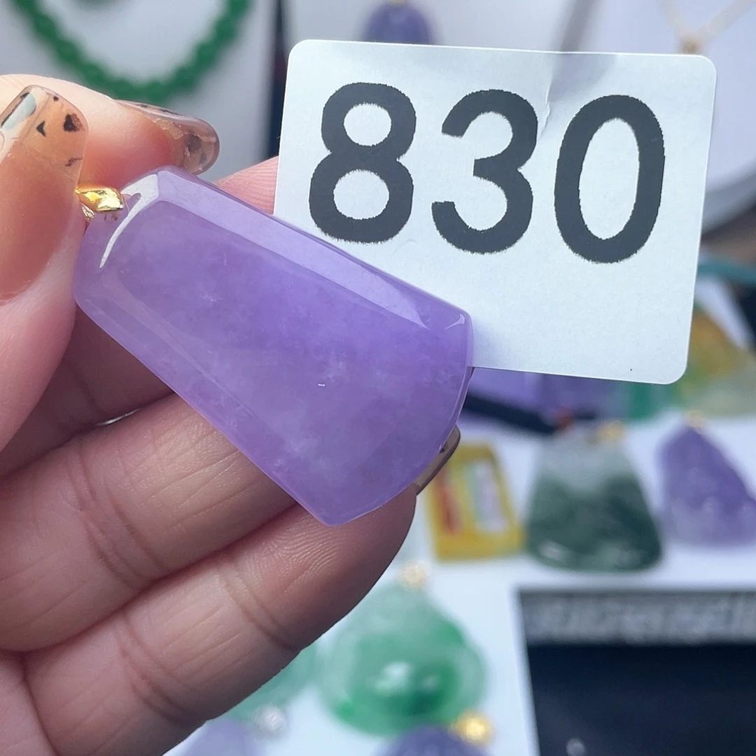 翡翠吊坠(赠链)未镶嵌