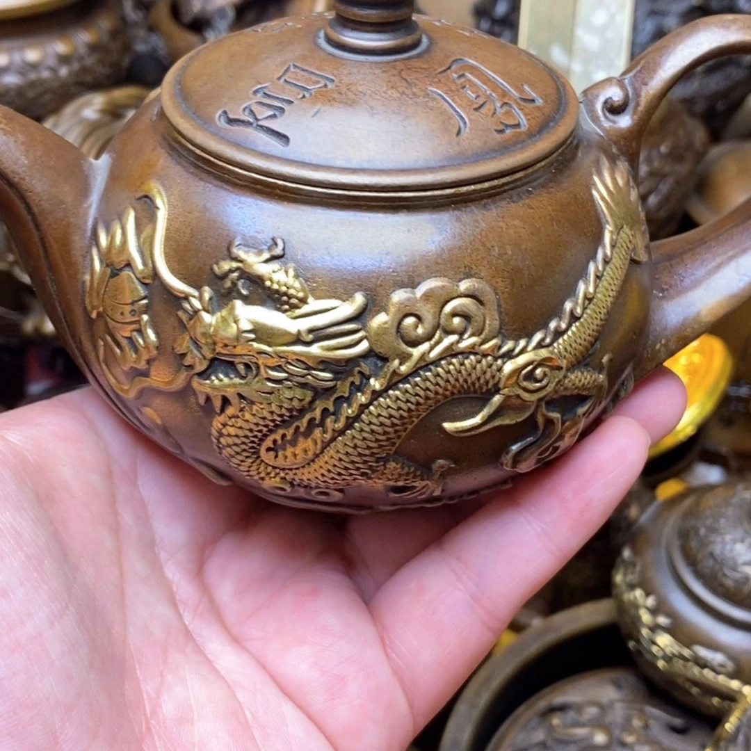 铜器摆件做工精良