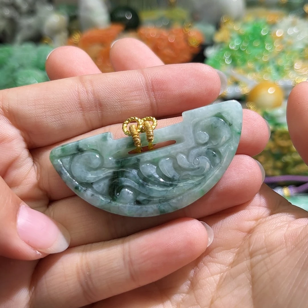 翡翠未镶嵌颈饰待编织