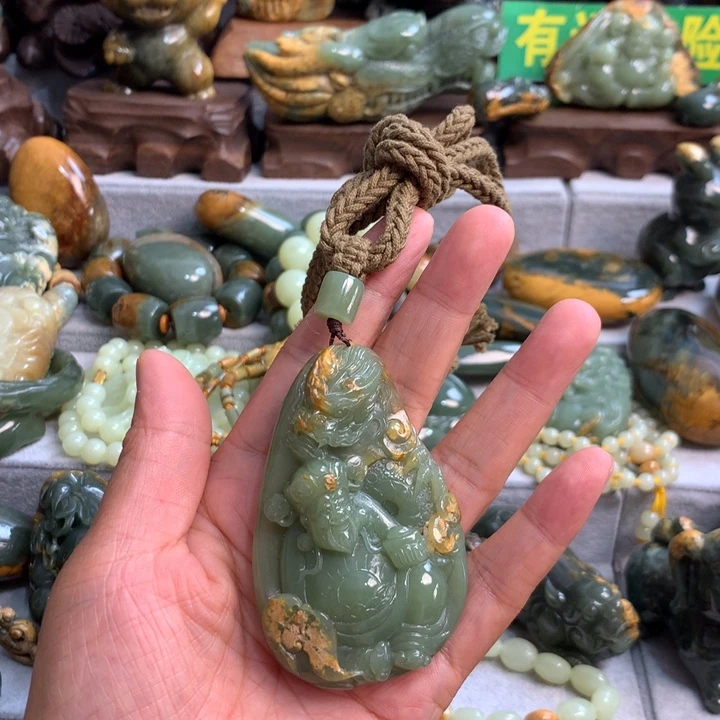绿***村岫岩河磨玉（透闪石质玉）未镶嵌把件