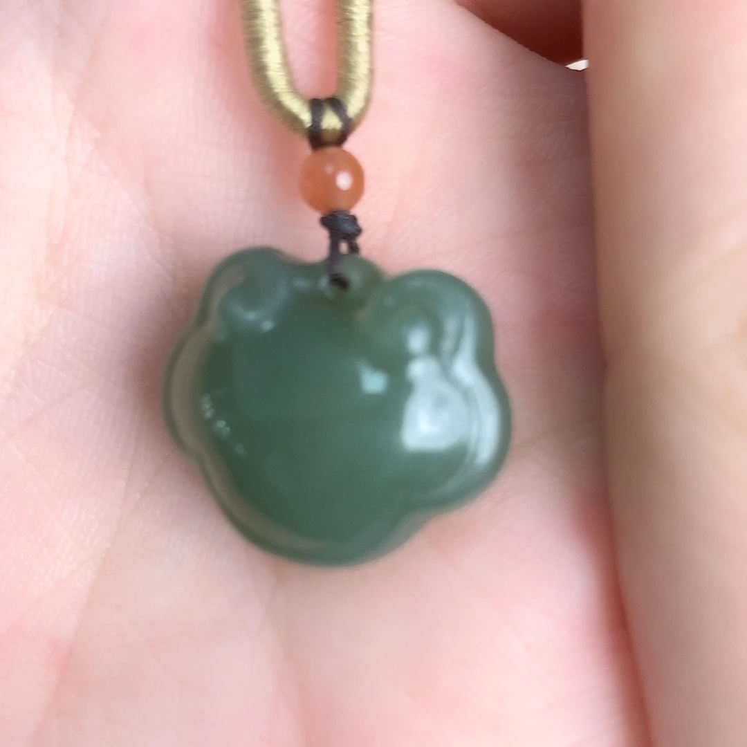 孙***姐和田玉（糖玉）未镶嵌颈饰