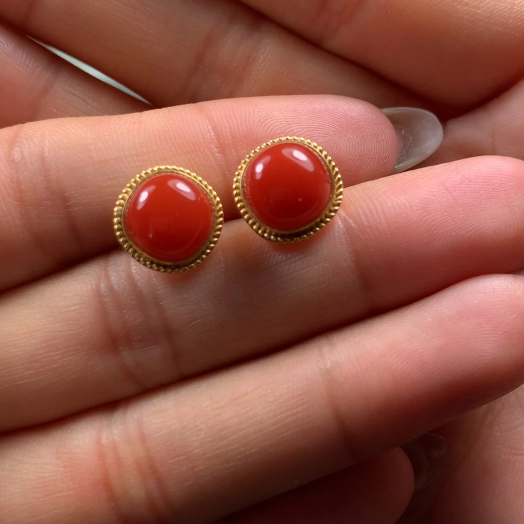 18K金镶嵌耳钉南红玛瑙