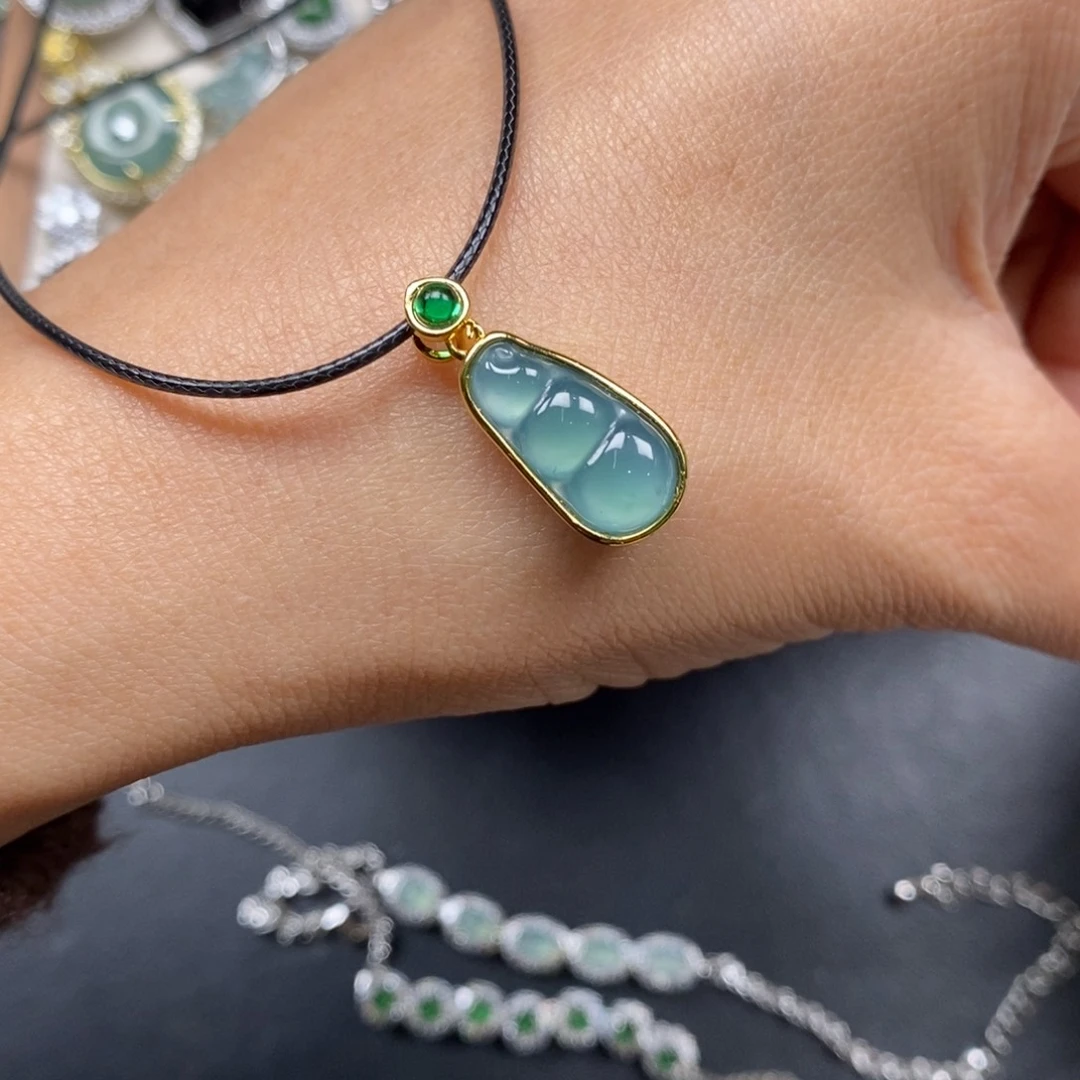 翡翠颈饰未镶嵌翡翠