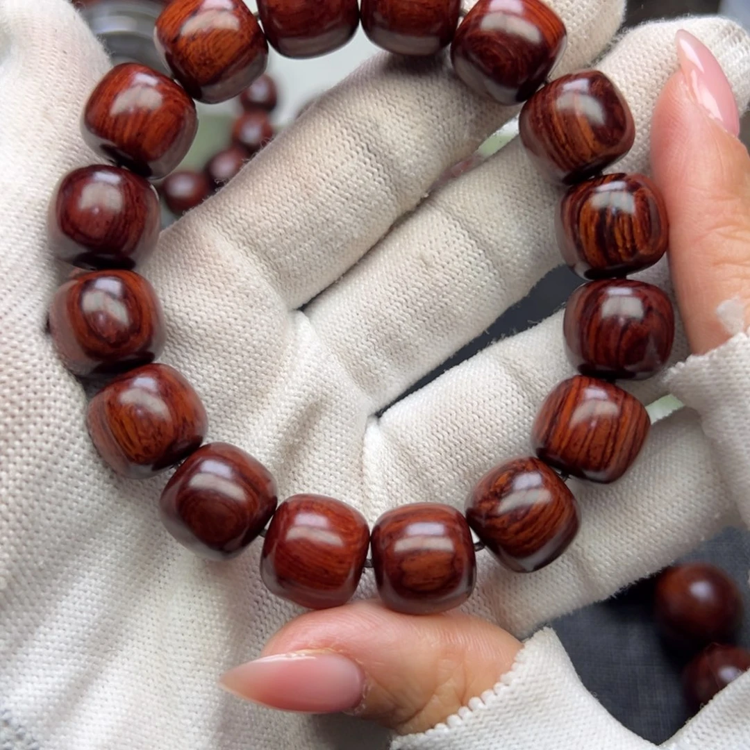 降真香其他海南红降1314红油底芝麻纹瑕疵。