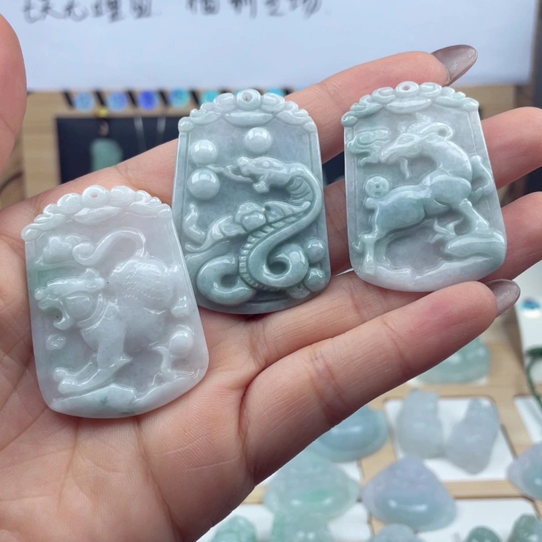 翡翠未镶嵌颈饰属相牌任发其一