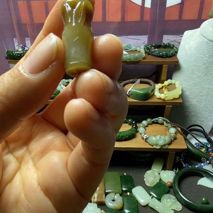 和田玉（糖玉）未镶嵌颈饰