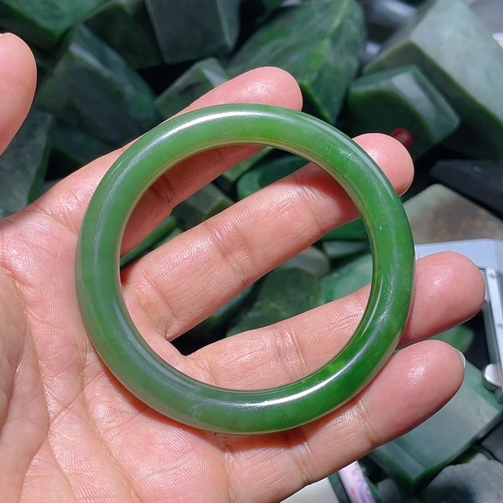 收***哥和田玉（碧玉）未镶嵌手镯