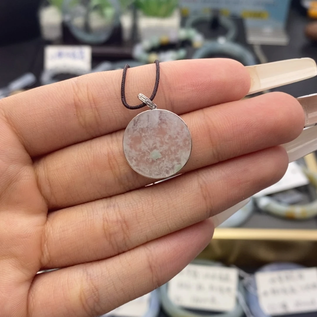 【闪购商品】颈饰18K金镶嵌翡翠