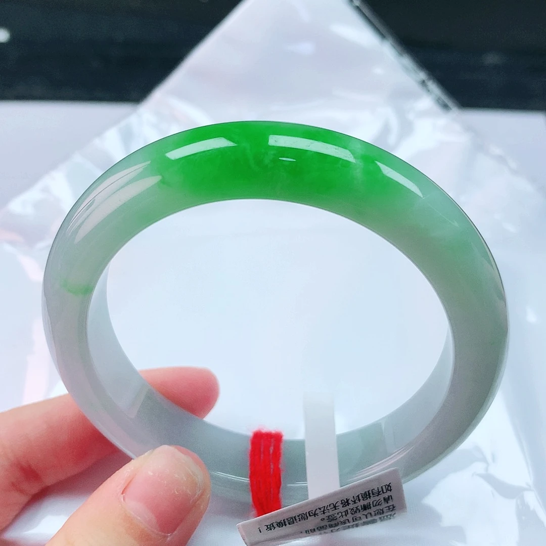 翡翠手镯未镶嵌53圈