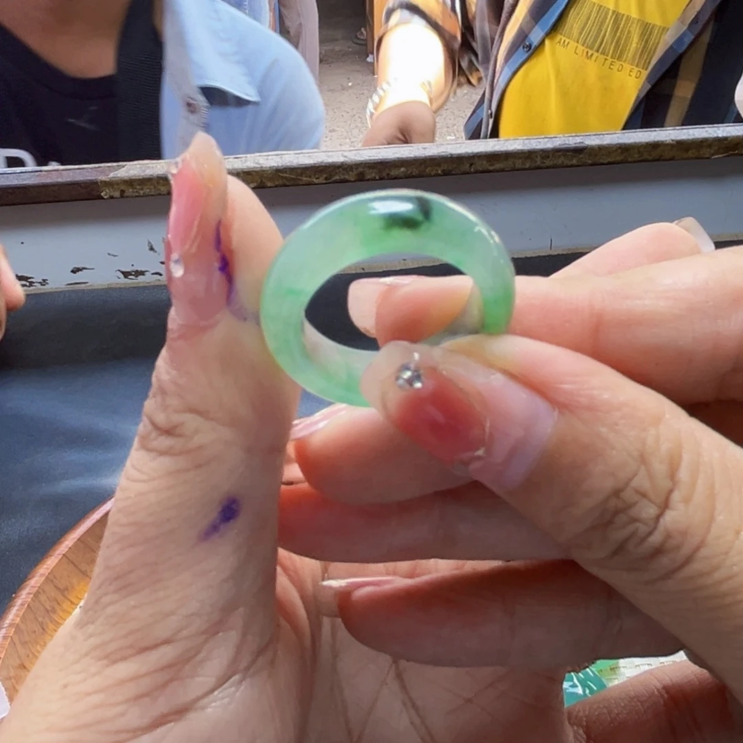 定制翡翠未镶嵌鹤**山翡翠首饰