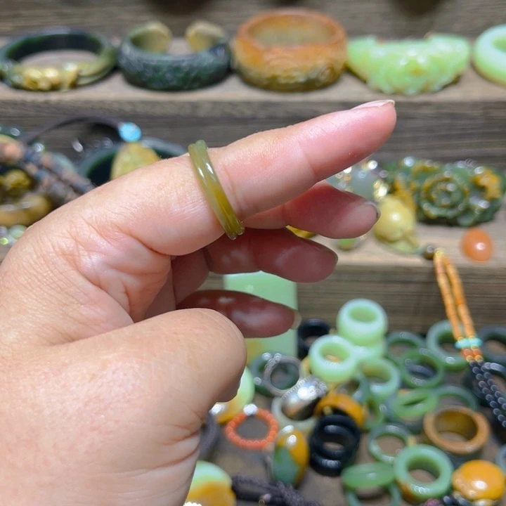 璧***钱未镶嵌戒指岫岩河磨玉（透闪石质玉）