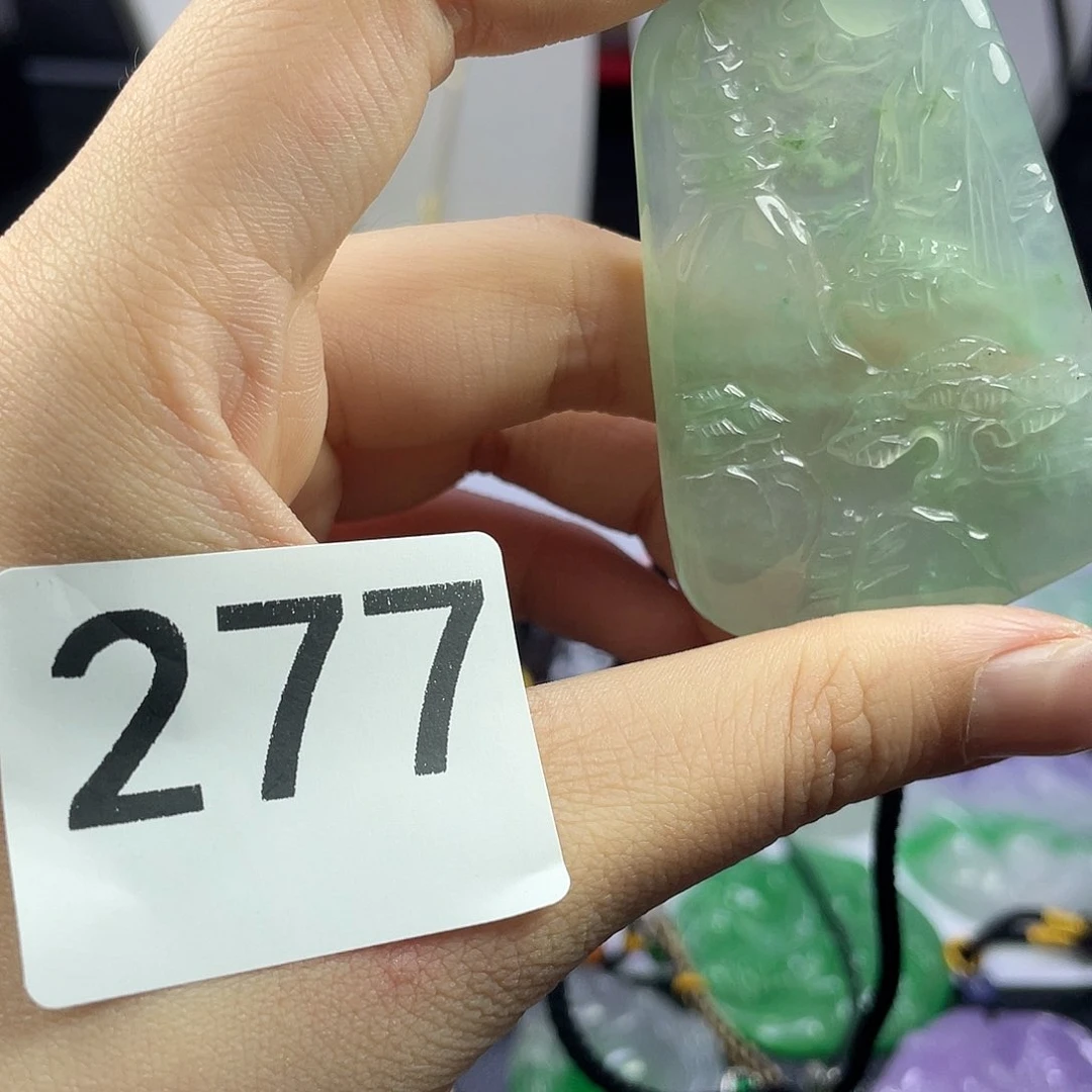 翡翠未镶嵌吊坠(赠链)