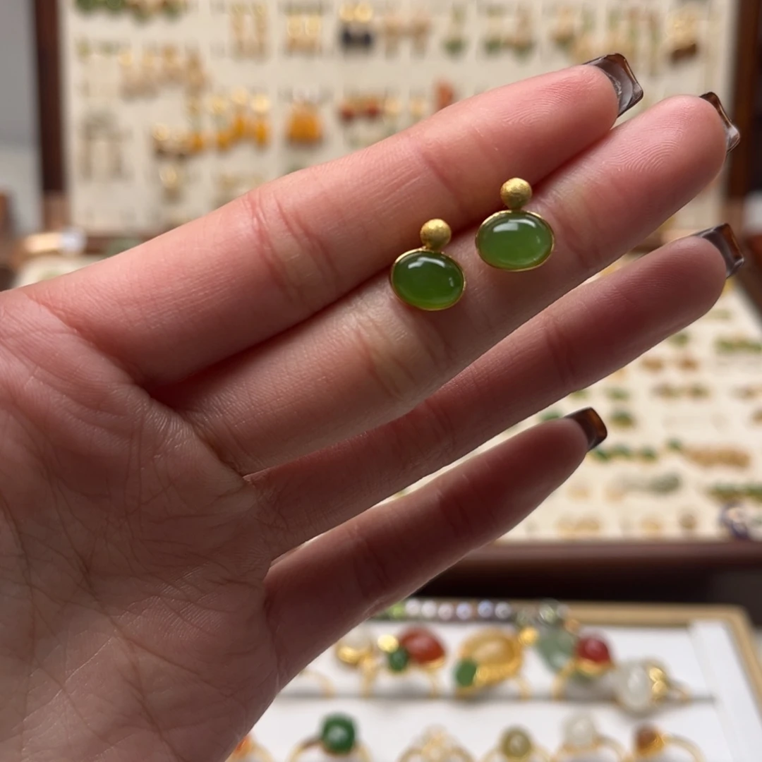 和田玉未镶嵌耳饰