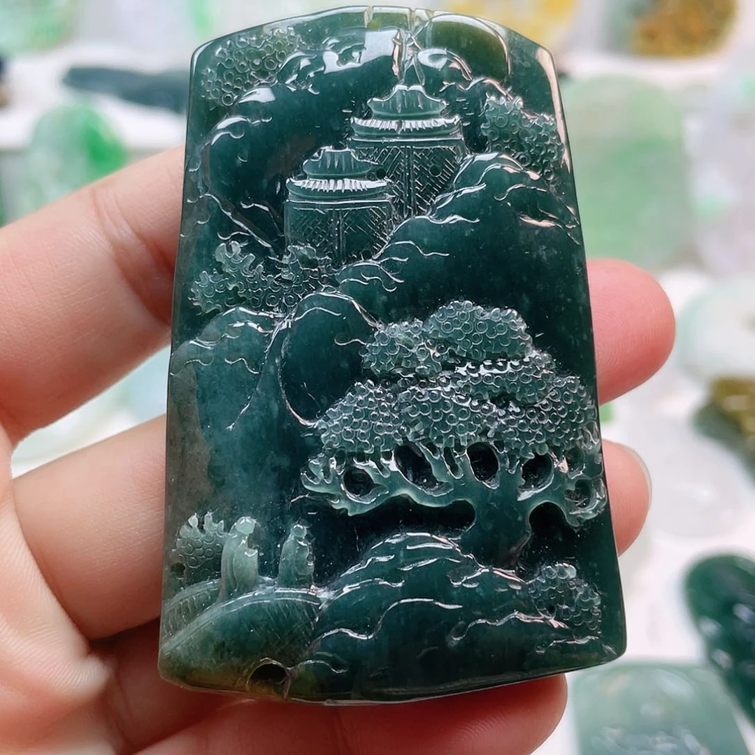 翡翠颈饰未镶嵌山水