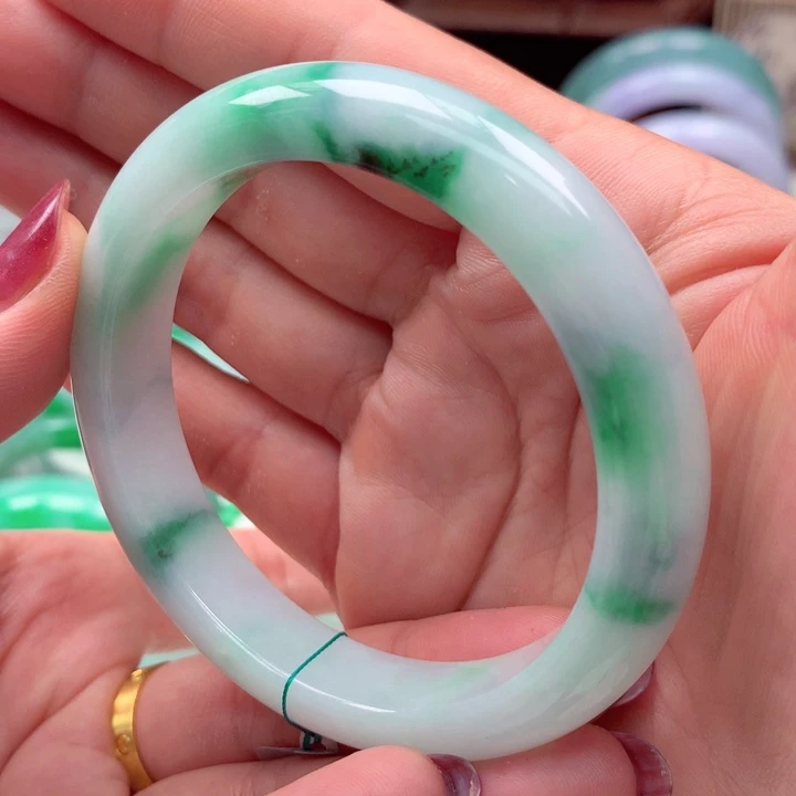 翡翠手镯未镶嵌56.8圈口