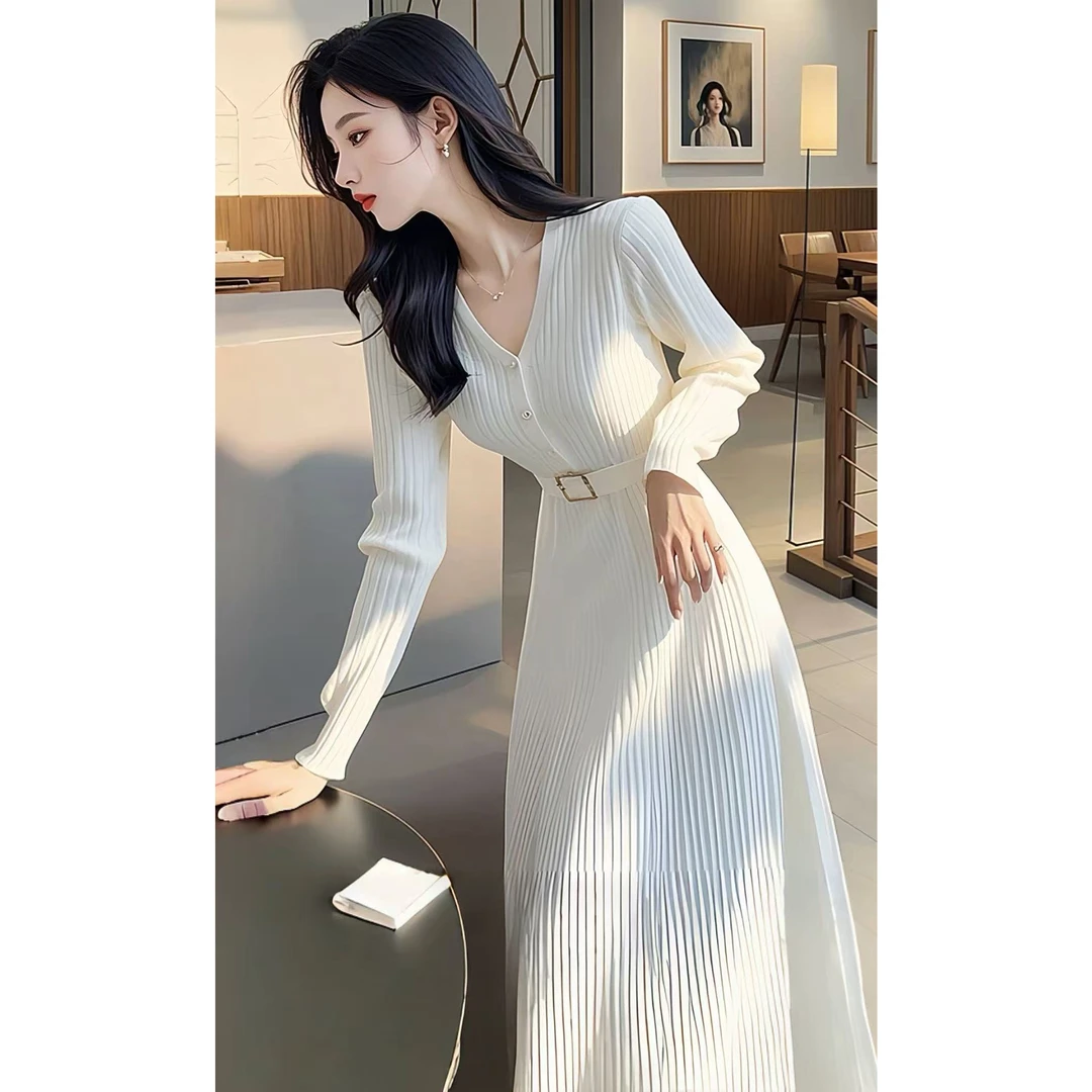 秋冬新款正式场合通勤气质女神范白色V领针织打底连衣收腰裙子