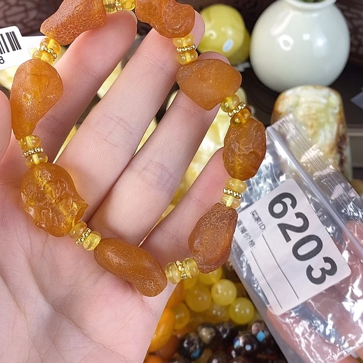 蜜蜡未镶嵌珠宝奇石