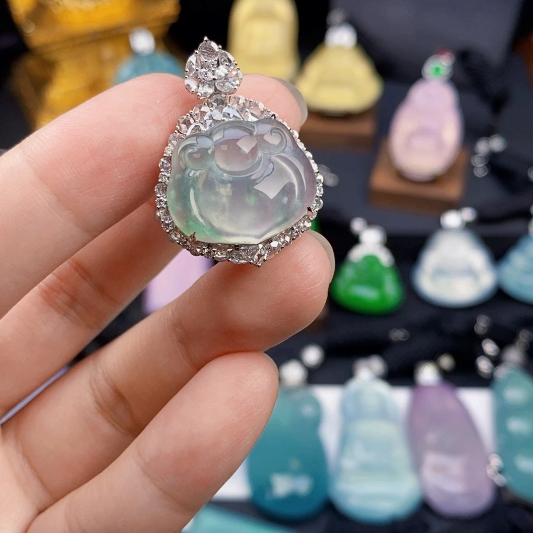 翡翠18K金镶嵌颈饰如意