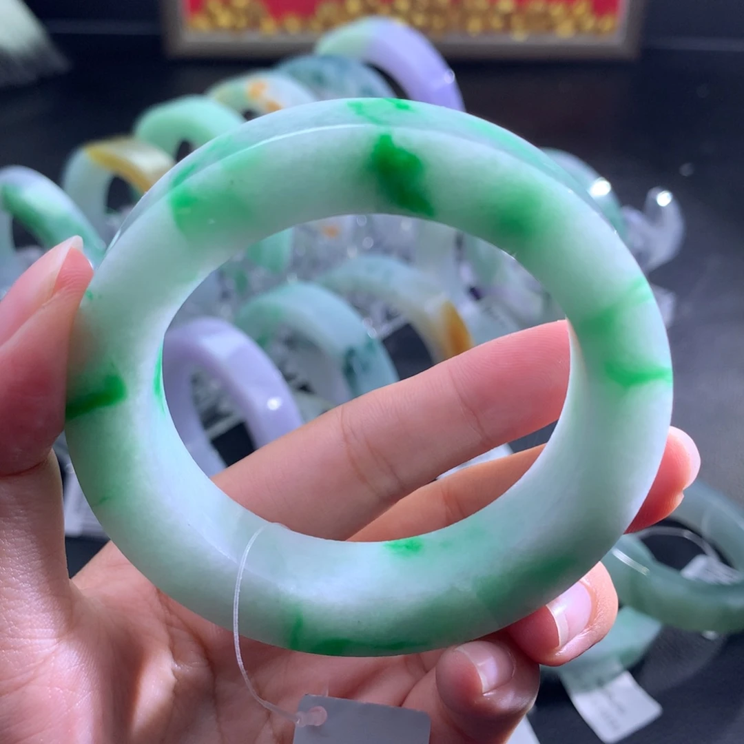 定制翡翠未镶嵌翡翠手镯