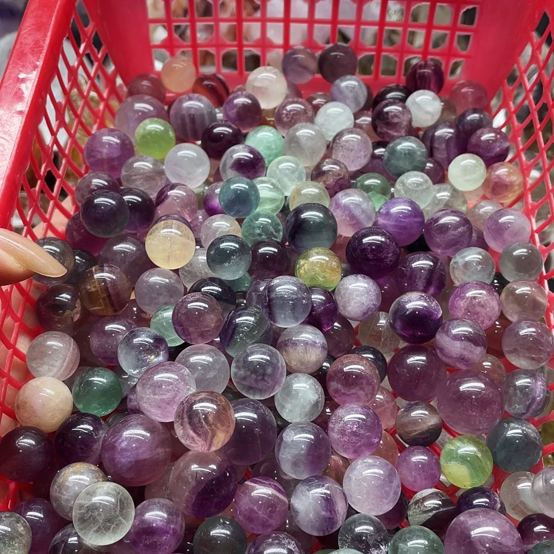 I***儿未镶嵌珠宝半成品水晶72莹石