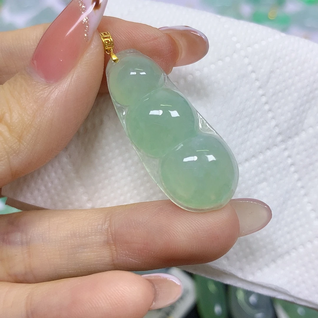 颈饰18K金镶嵌翡翠挂件