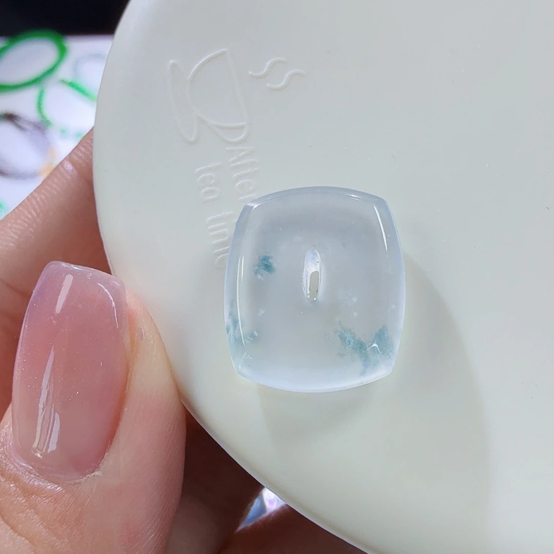 翡翠未镶嵌颈饰裸石