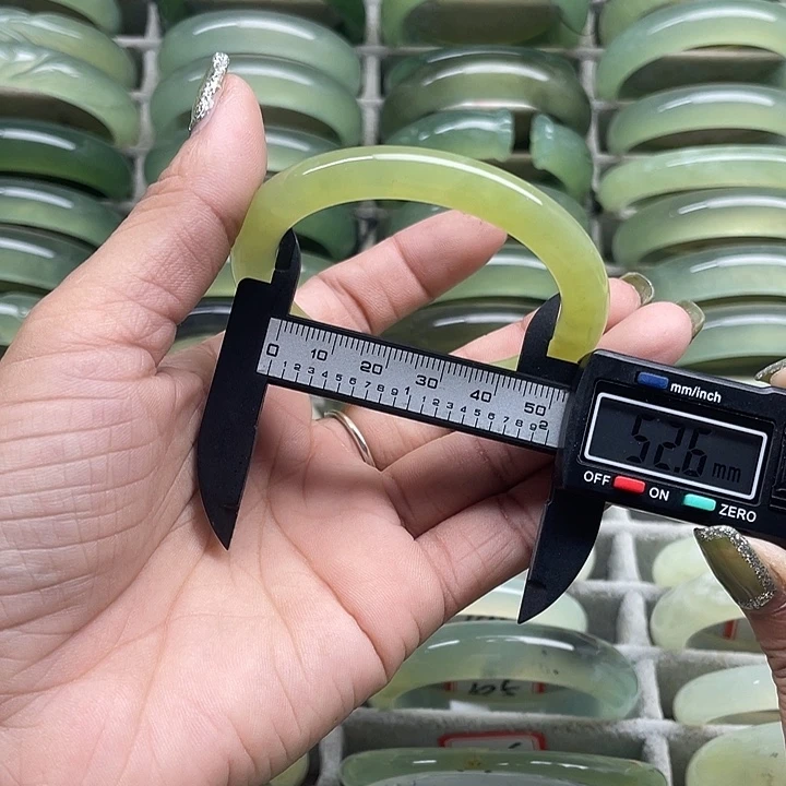 蛇纹石玉未镶嵌手镯112