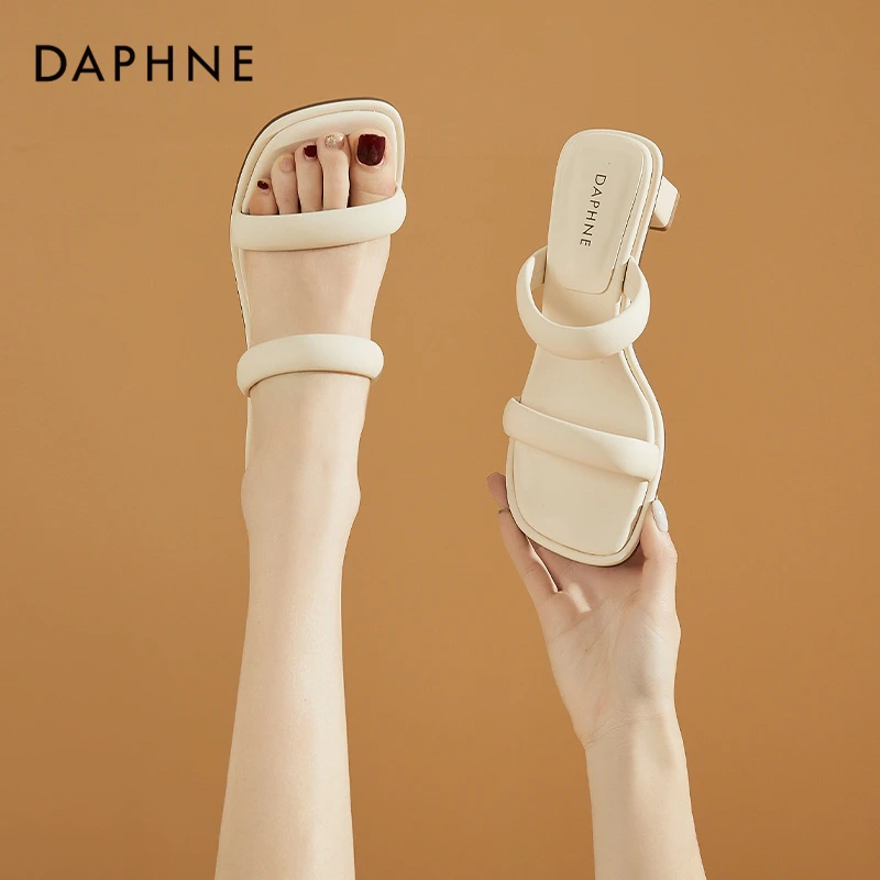 达芙妮粗跟拖鞋女2025夏新款气质简约一字时尚露趾凉拖鞋外穿仙女