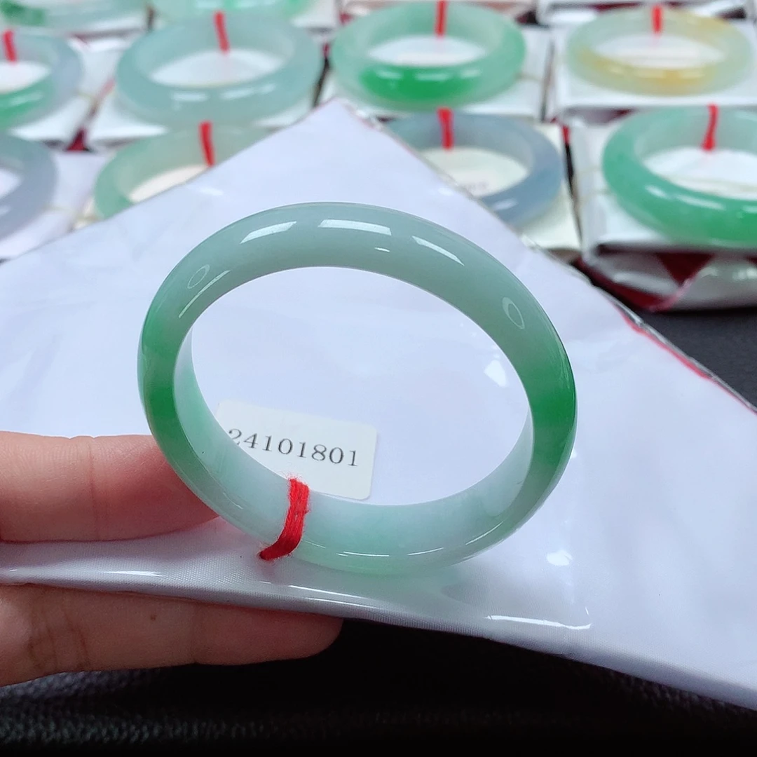 翡翠手镯（贵妃镯）未镶嵌