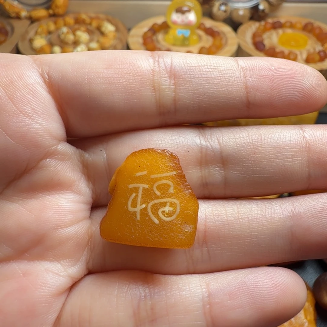 喵****琥珀未镶嵌裸石蜜蜡原石打孔编滴溜