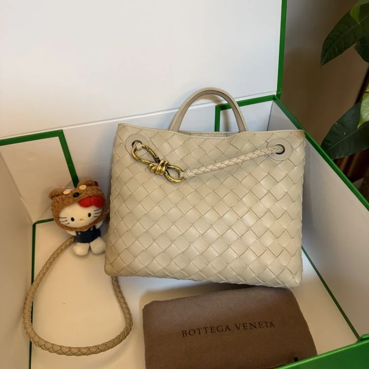 99新/葆蝶家/单肩包/C8858002606/[251220SWB]