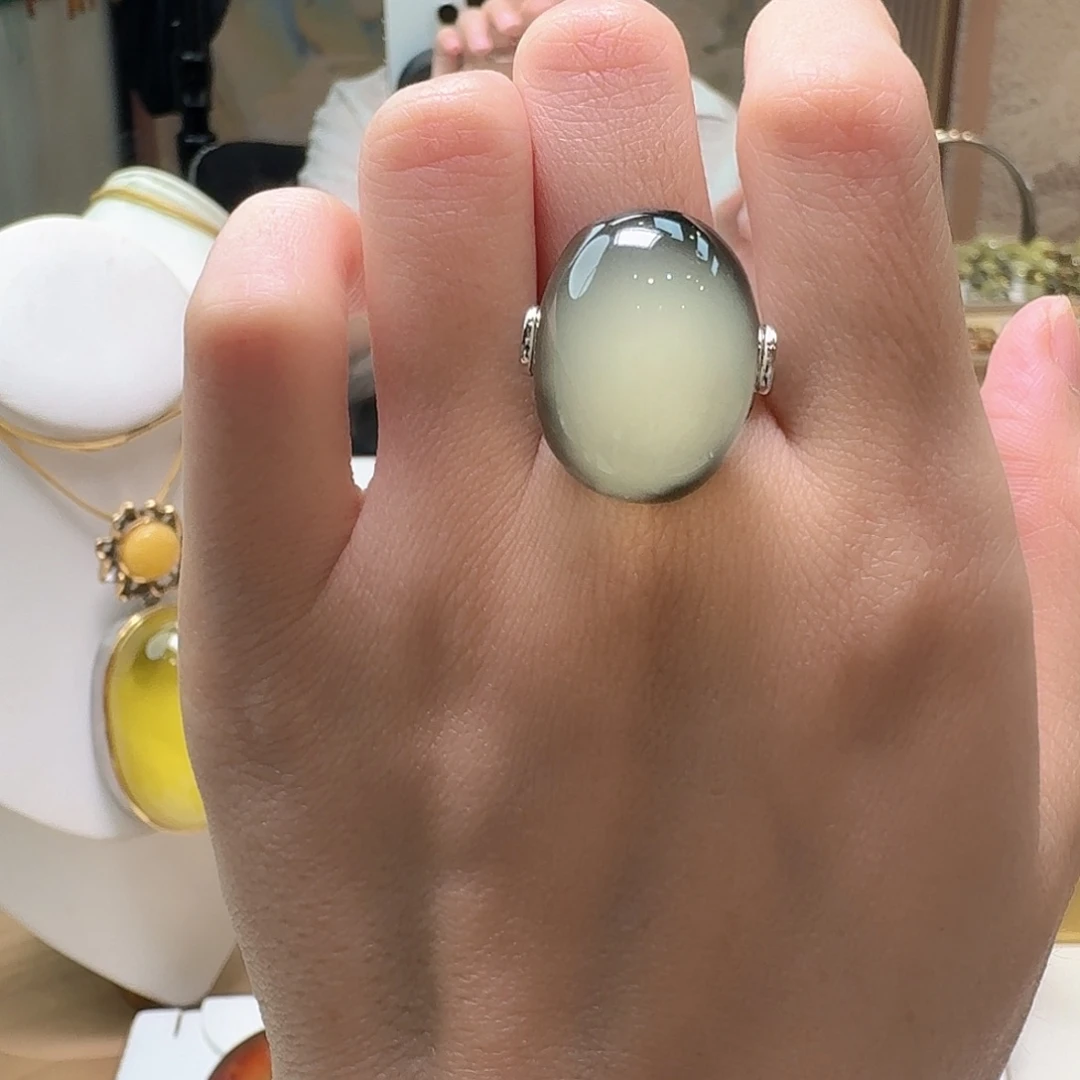 琥珀未镶嵌颈饰戒指