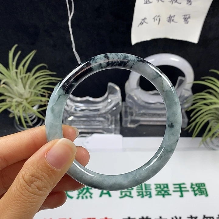 翡翠未镶嵌手镯44号。58圈