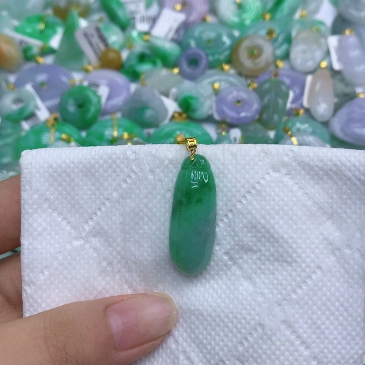 颈饰18K金镶嵌翡翠1111111111111