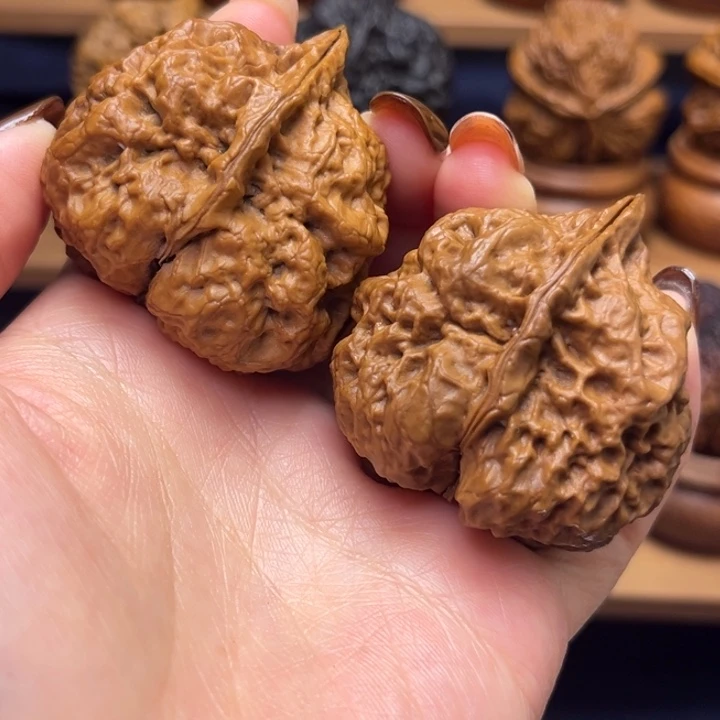 静***玩文玩核桃吊坠毒王。