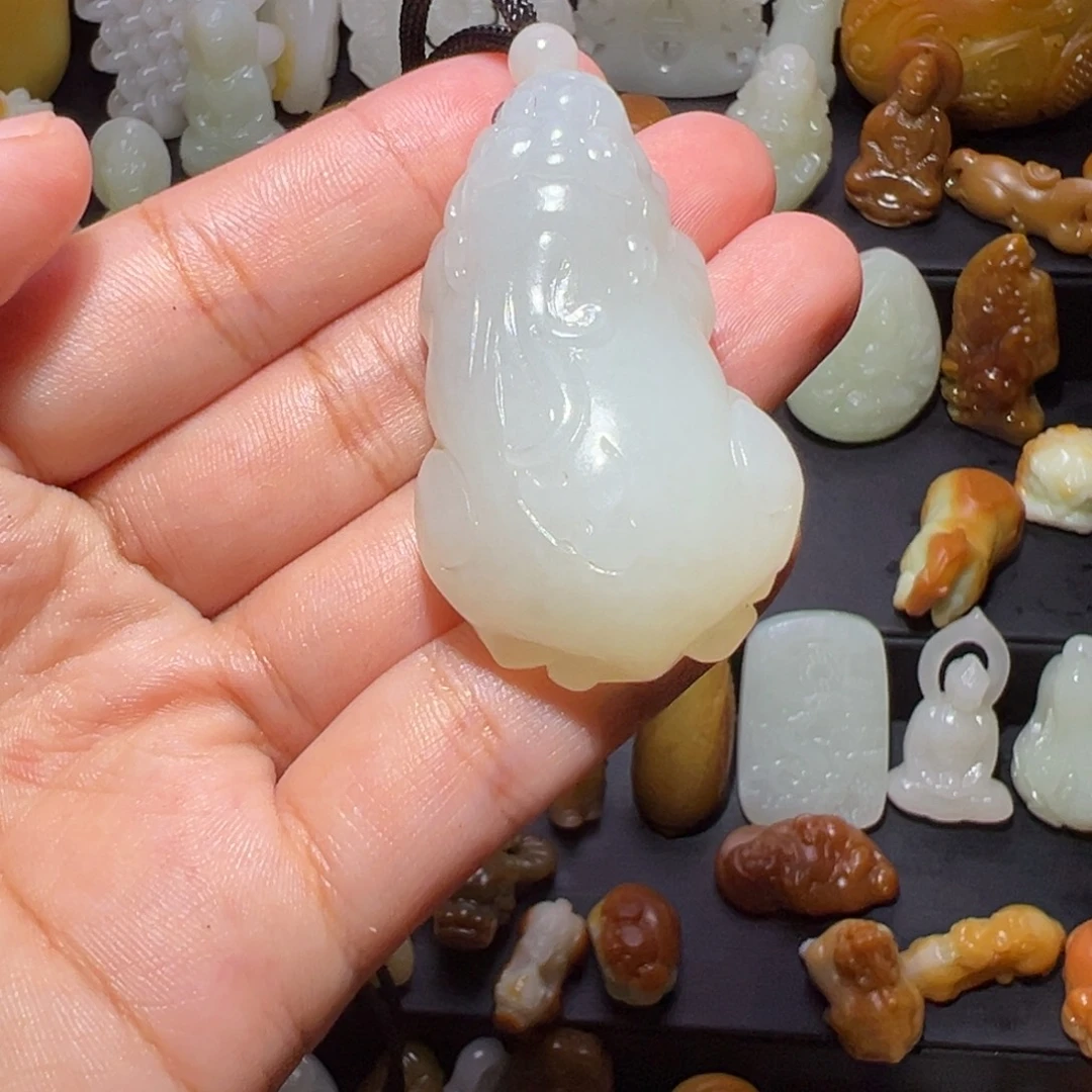 b***y和田玉（糖玉）未镶嵌颈饰