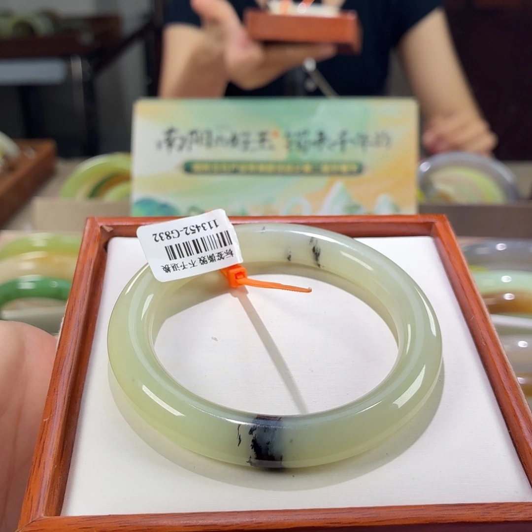 和田玉手镯未镶嵌29。 55/56