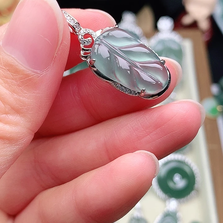 颈饰银S925镶嵌翡翠吊坠