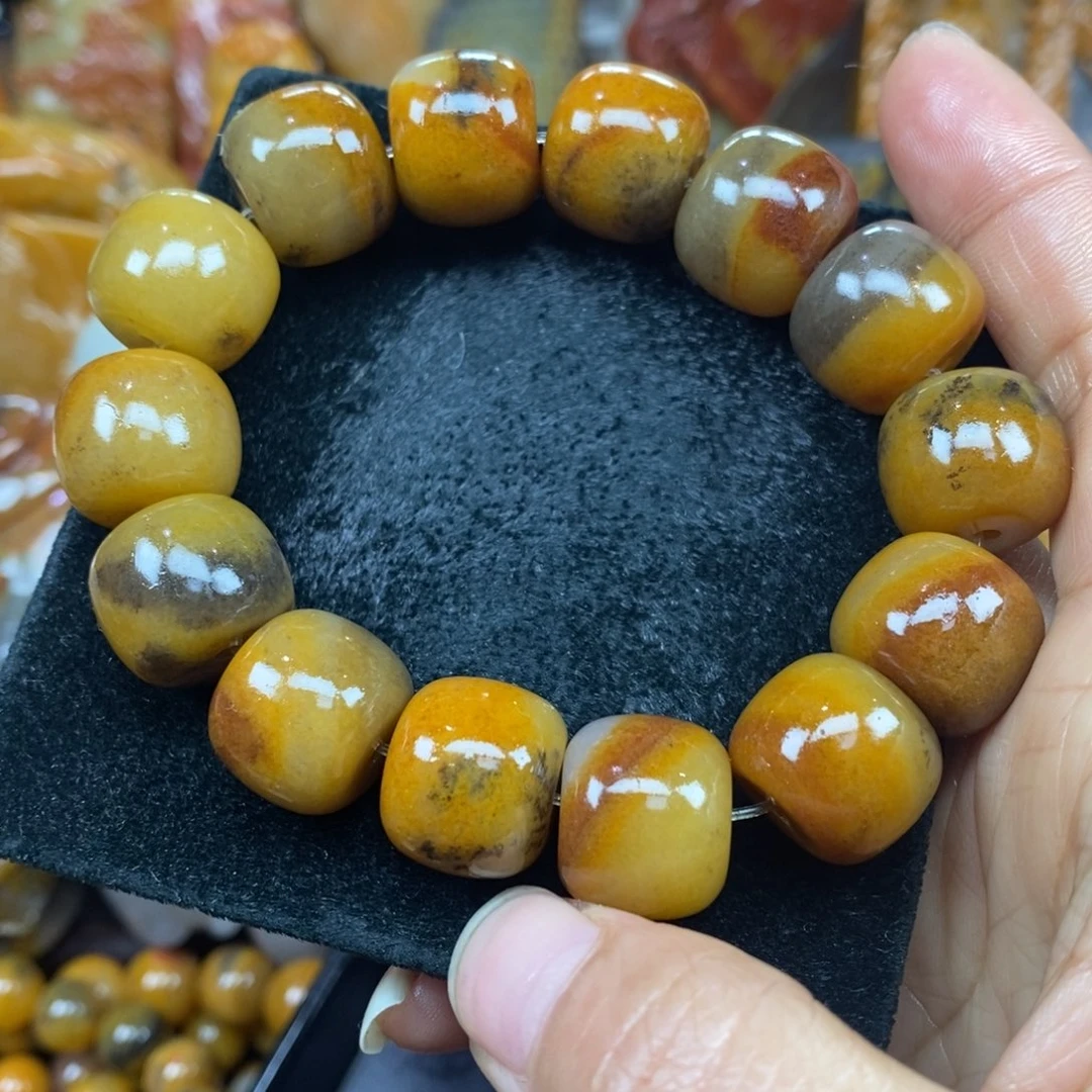 未镶嵌石英质玉（黄龙玉）颈饰