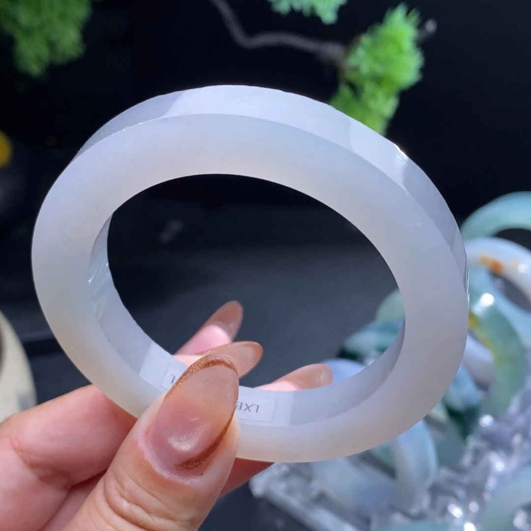 定制翡翠未镶嵌翡翠手镯