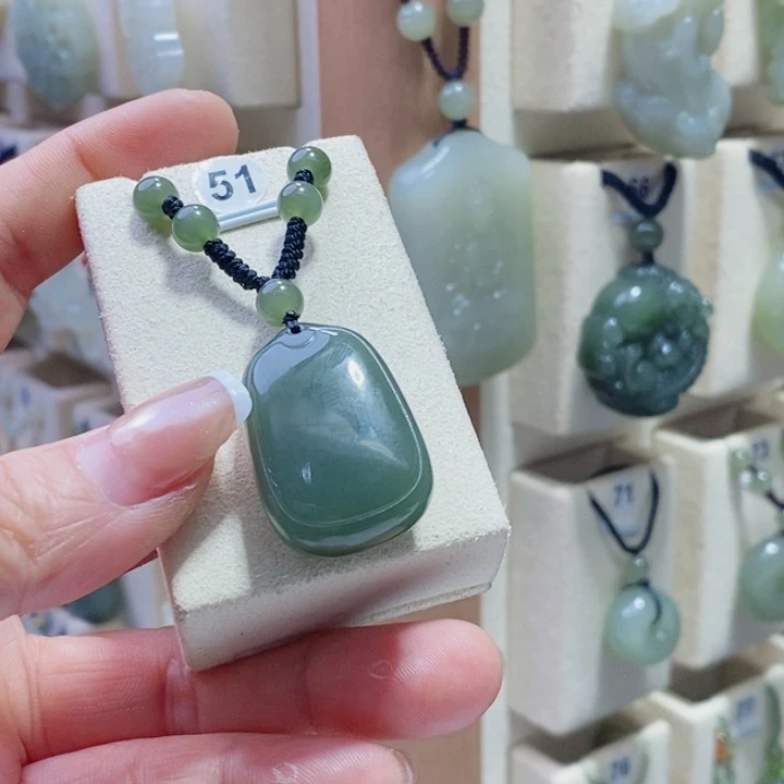 和田玉未镶嵌颈饰