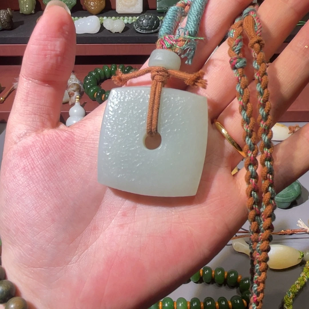 用***9和田玉未镶嵌颈饰