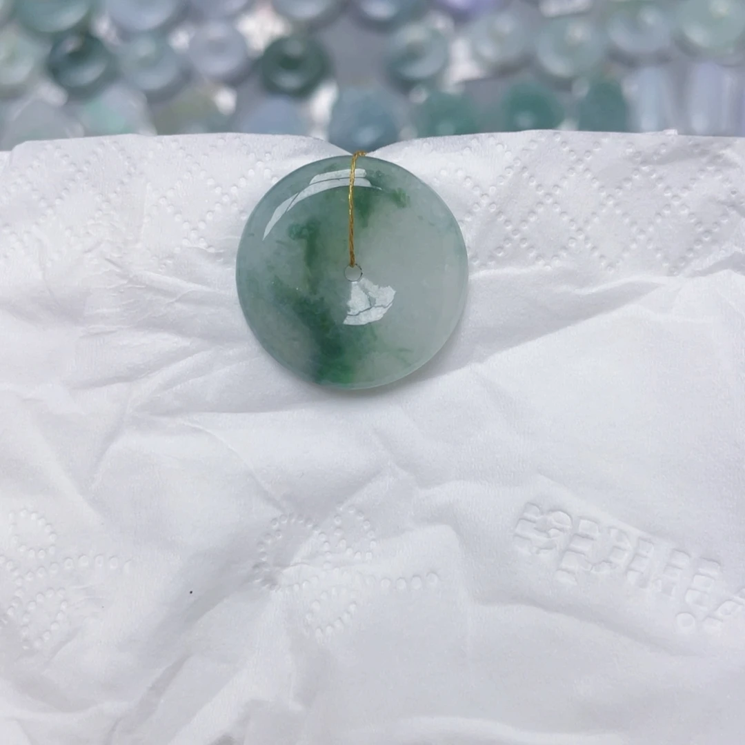 翡翠未镶嵌颈饰平安扣