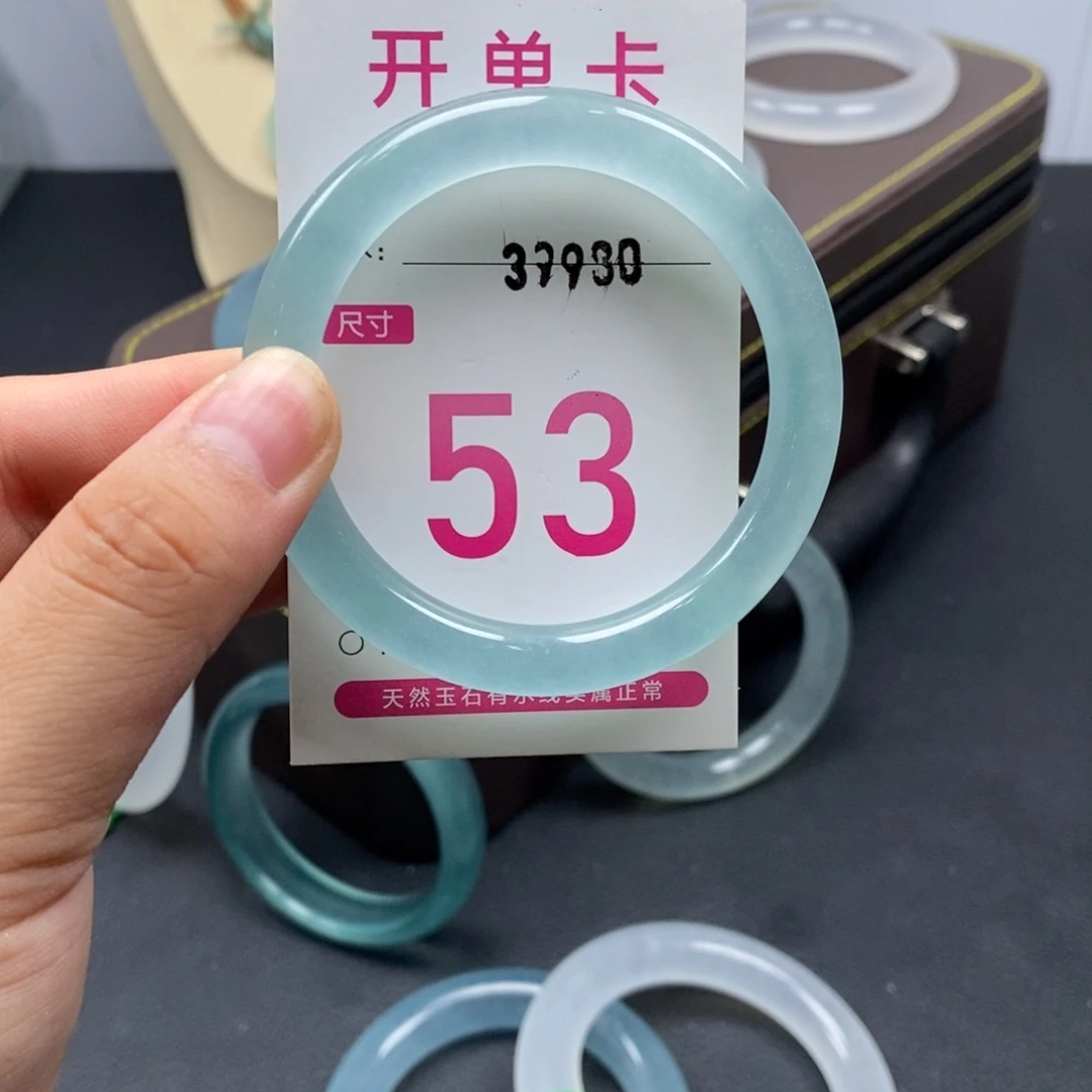 未镶嵌手镯石英岩玉