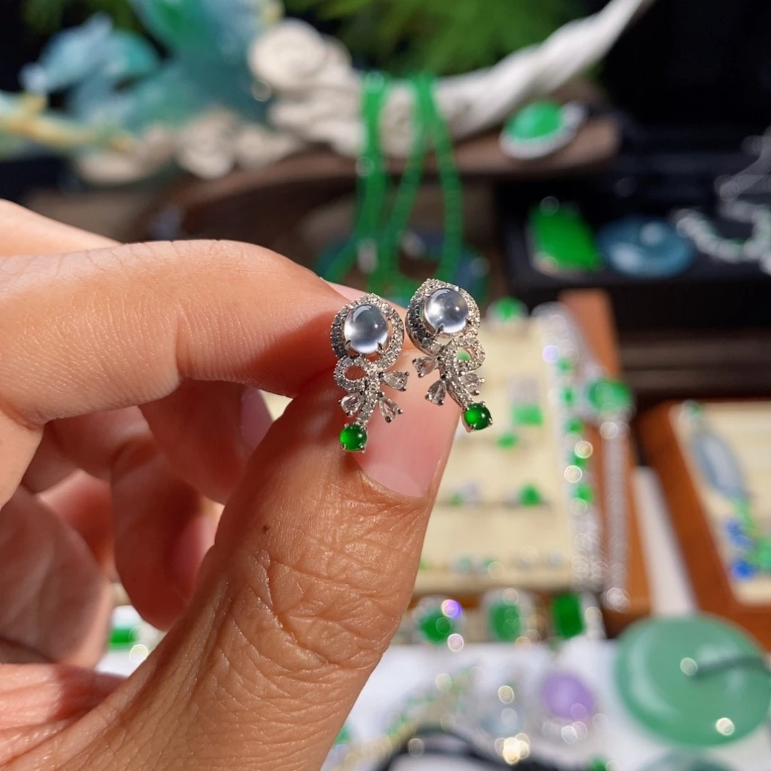 翡翠耳饰18K金镶嵌玻璃种蛋面耳钉