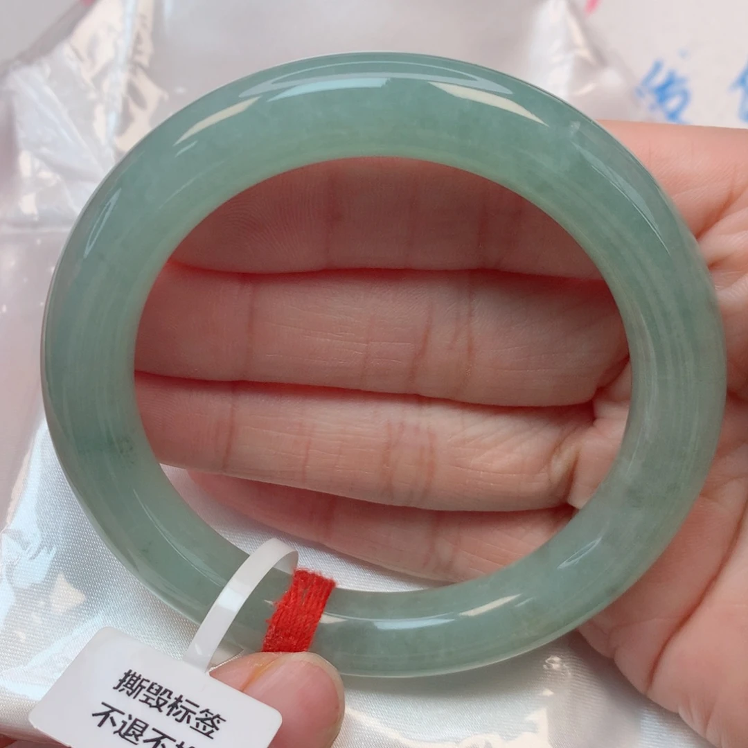 翡翠手镯未镶嵌56.3胖圆条 冰绿底 无纹裂