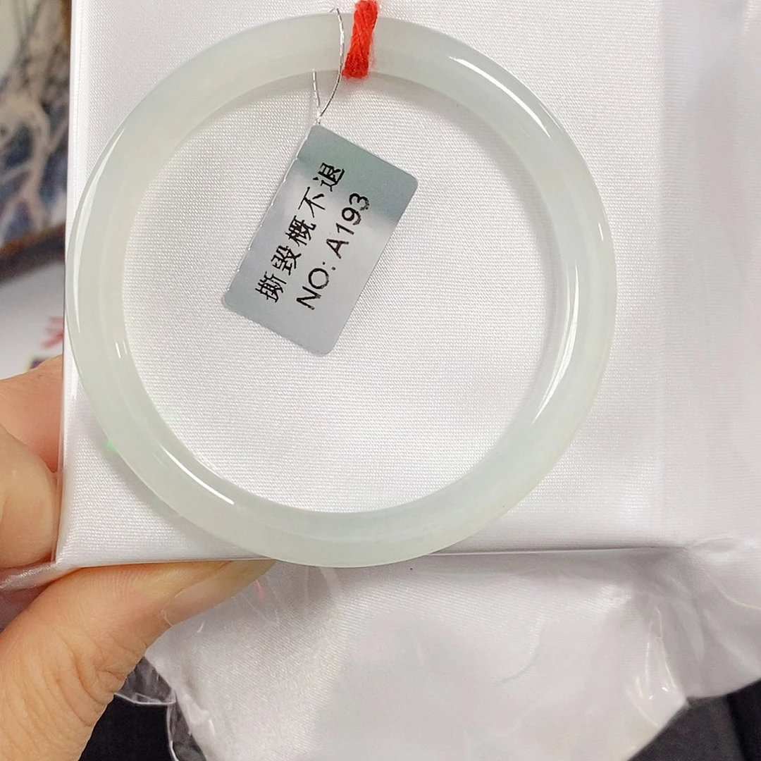 翡翠未镶嵌手镯（圆镯）手镯