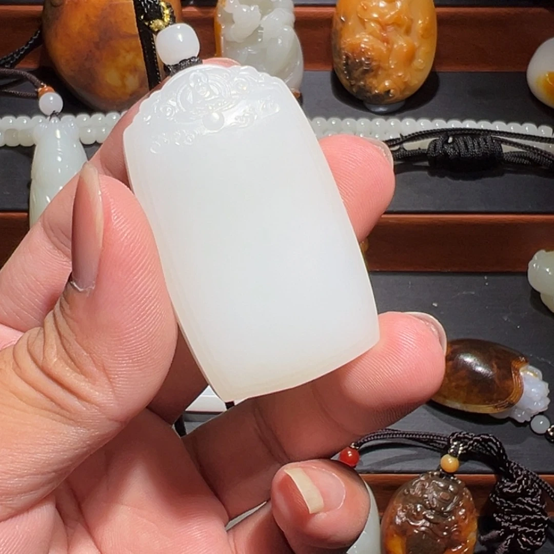 不***争和田玉未镶嵌颈饰